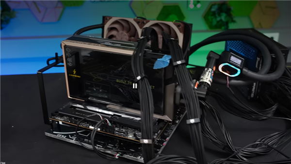 CPU满载800W仅53℃!玩家魔改微星闪电RTX 5090水冷:显卡温度直降11℃