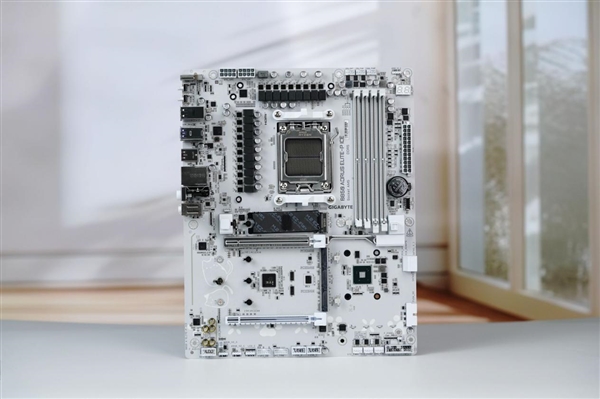 融入雕妹二次元设计!技嘉B850 AORUS ELITE-P ICE主板图赏