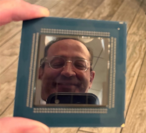 256核猛兽现身！AMD Zen6 EPYC Venice实物曝光：台积电2nm首发量产