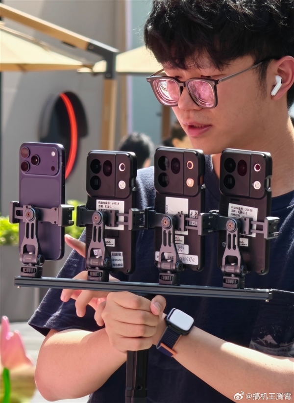 OPPO Find X10真机偷跑:横向大矩阵镜组 全系统一采用四摄方案