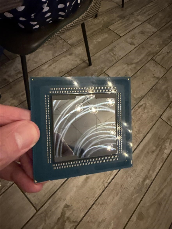 256核猛兽现身！AMD Zen6 EPYC Venice实物曝光：台积电2nm首发量产