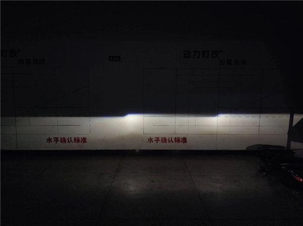 原来 连美国人都觉得特斯拉的车灯晃眼