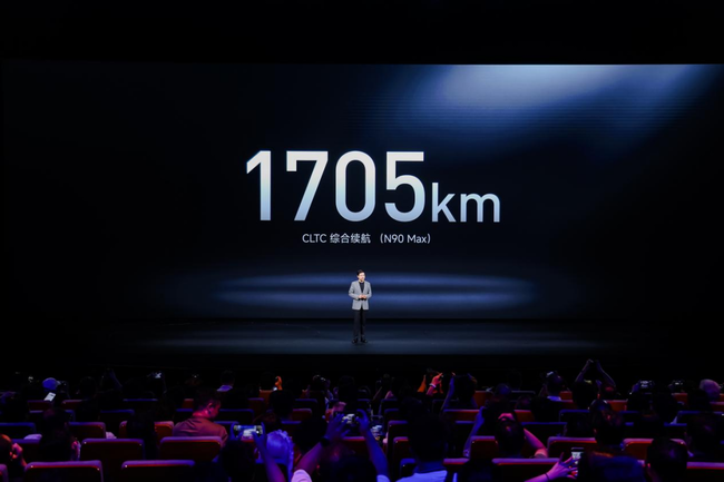 在小米汽车看来，安全是基础、安全是前提、安全高于一切，做同档最安全的车，是小米汽车永不止步的追求。