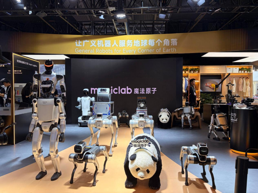 走访100+机器人展台：拐点已至，具身智能进入千行百业｜WAIC 2026