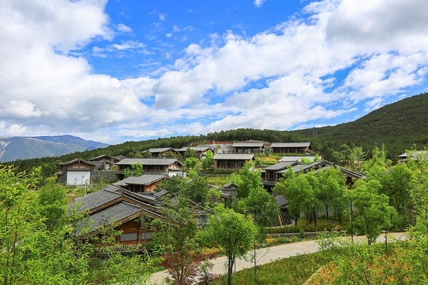 (丽江金茂璞修雪山酒店纳西古村落风格建筑) (丽江金茂璞修雪山酒店纳西古村落风格建筑)