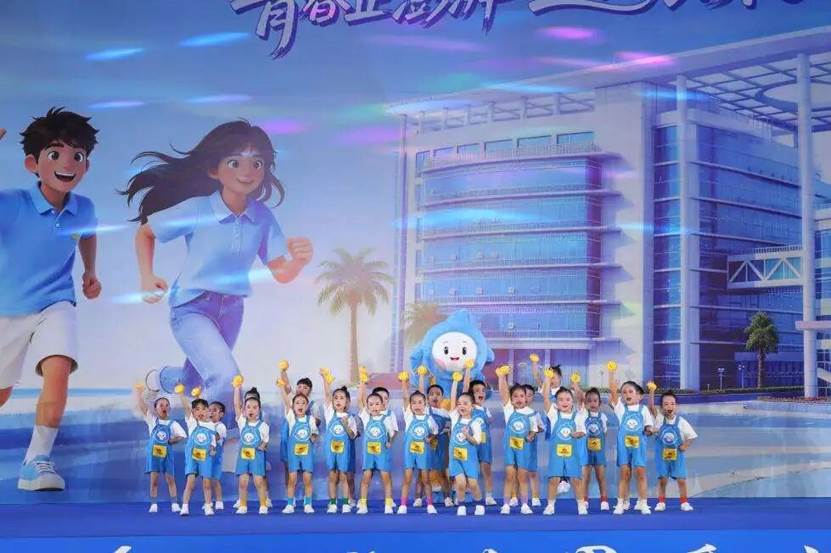 (图为“格二代”萌娃献演“格仔迎新·勇气绽放”)