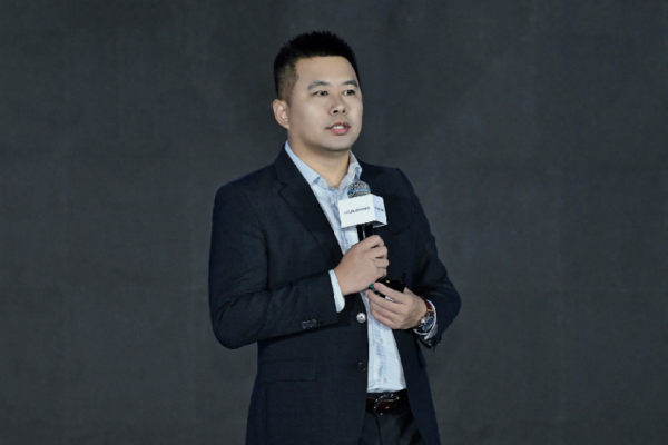 堆卡时代终结：AI算力基础设施迎来“系统重构”时刻