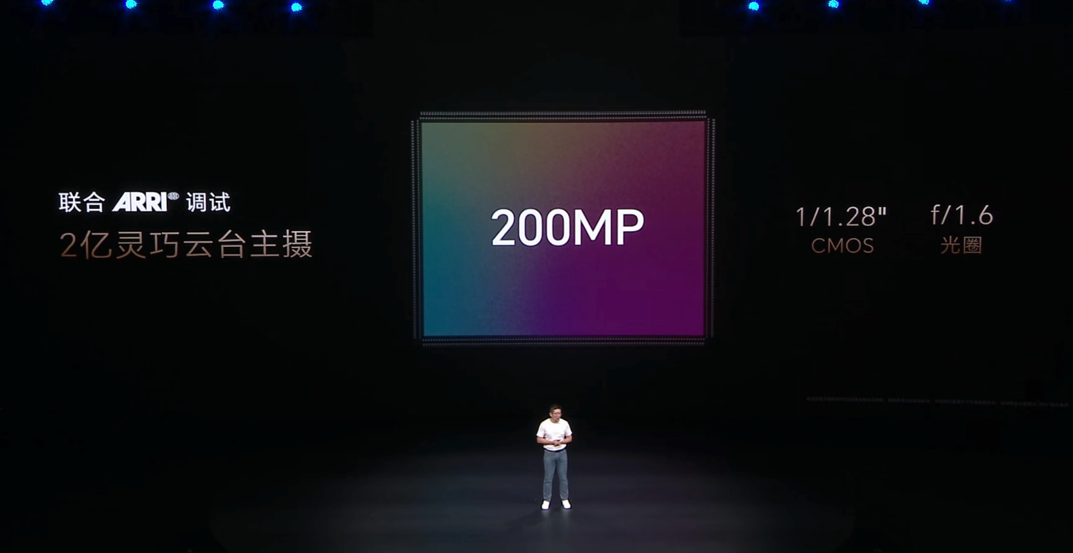 全球首款机器人手机开卖!预订突破40万台,9999元起,终身AI免费用