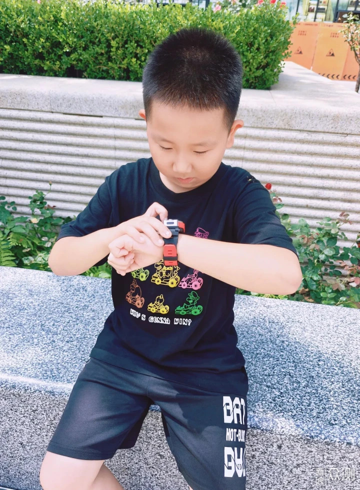 假期遛娃保镖,REDMI儿童手表 Pro体验分享!_新浪众测