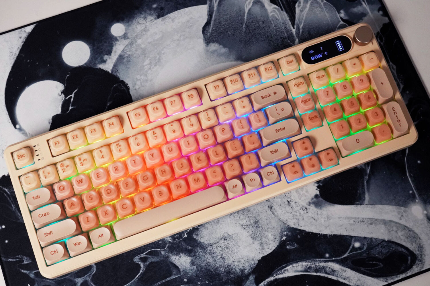 颜值与功能都不错 BOW-G98粉底液三模机械键盘