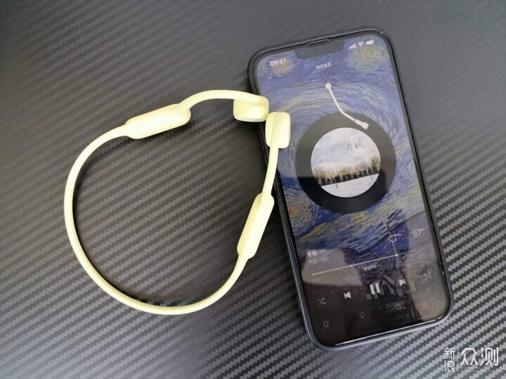可戴着游泳的骨传蓝牙导耳机：南卡Runner 4_新浪众测