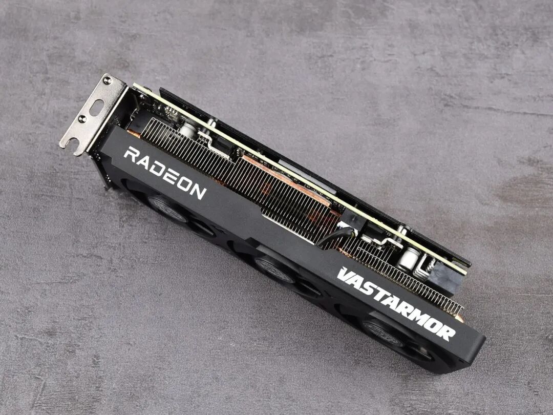 瀚铠RX 9060 XTLP 16G评测 巴掌大小的全能显卡