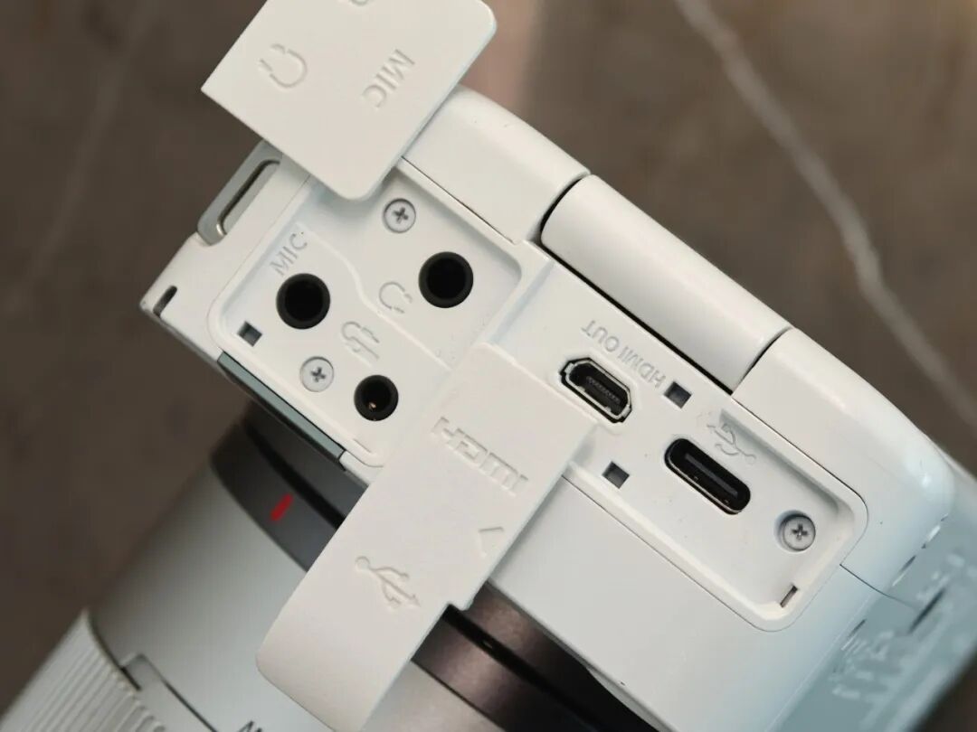 轻巧高颜值的随身拍照神器 佳能EOS R50 V上手体验