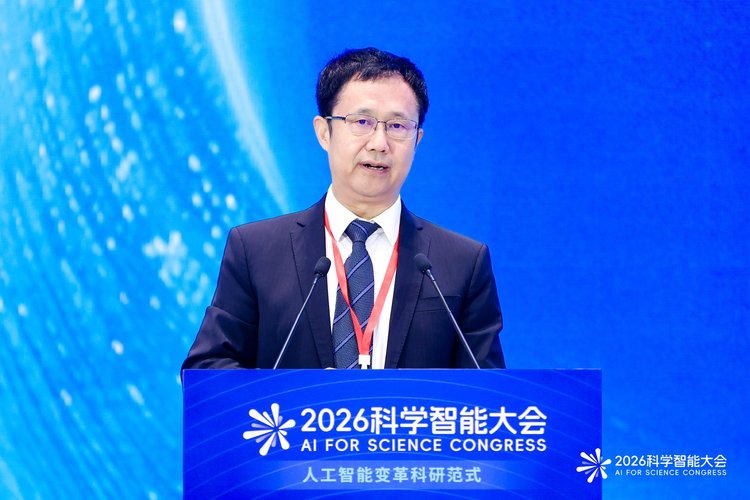 ▲东南大学毫米波国家重点实验室主任、中国科学院院士崔铁军作主题报告