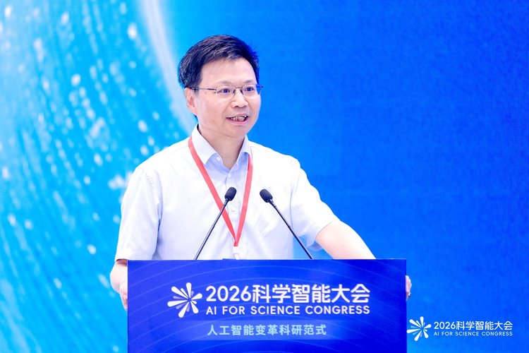 ▲北京大学数学科学学院讲席教授、中国科学院院士鄂维南作主题报告