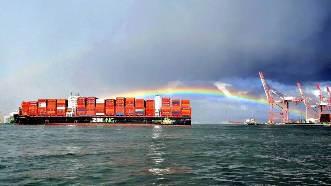 ZIM_Sapphire_-_One_of_ZIMs_new_LNG_vessels_in_Taiwan_-_Photo_credit_Mr_YC_Chou.jpg