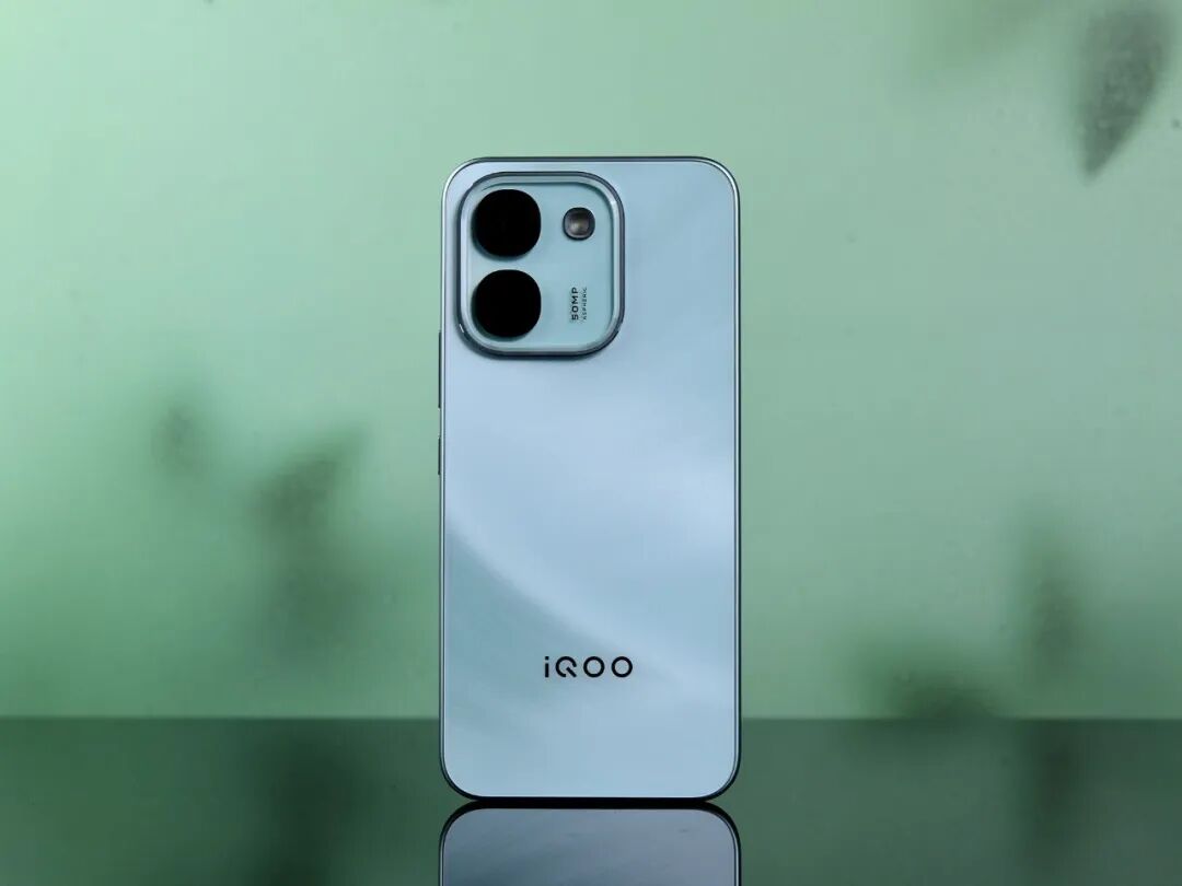iQOO Z11S深度体验：万级超薄蓝海电池，可以打电话的充电宝