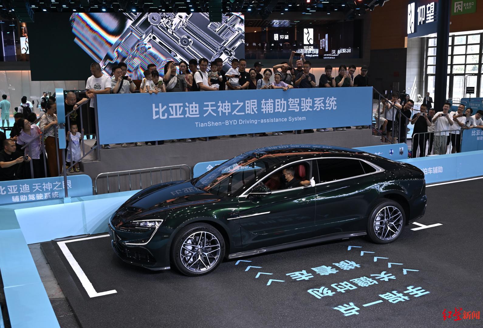 ▲比亚迪展示智驾停车
