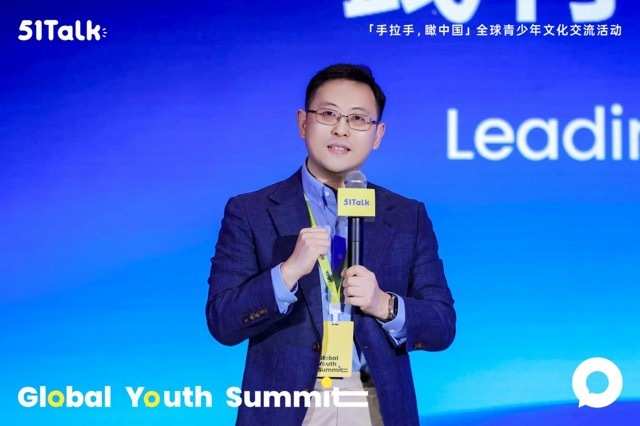 （图：51Talk创始人兼CEO黄佳佳在活动现场发表演讲）