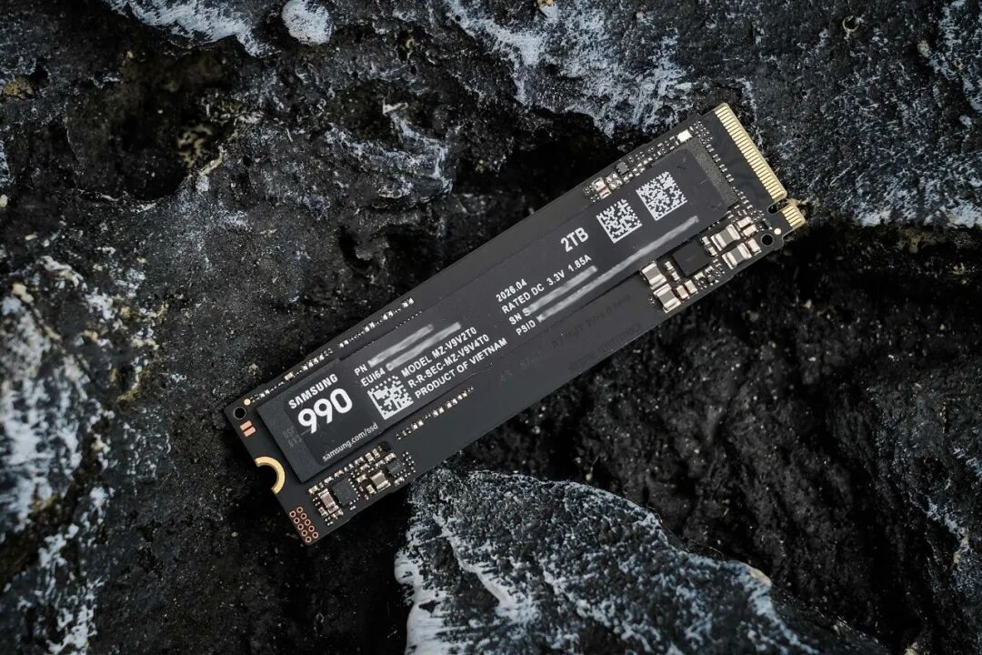 三星990固态硬盘评测 低功耗不发烫 PCIe4.0高效能之作