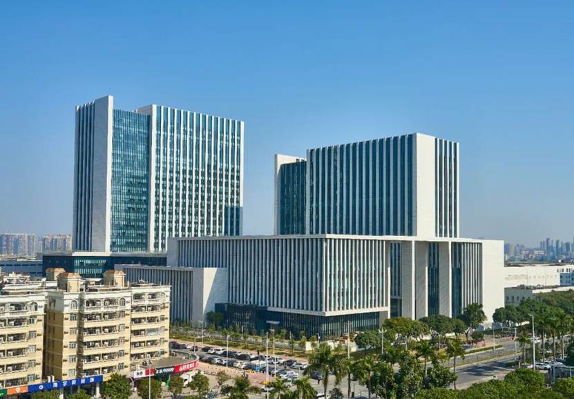 (图为中温水高效空调系统关键技术在大型公共建筑中应用)