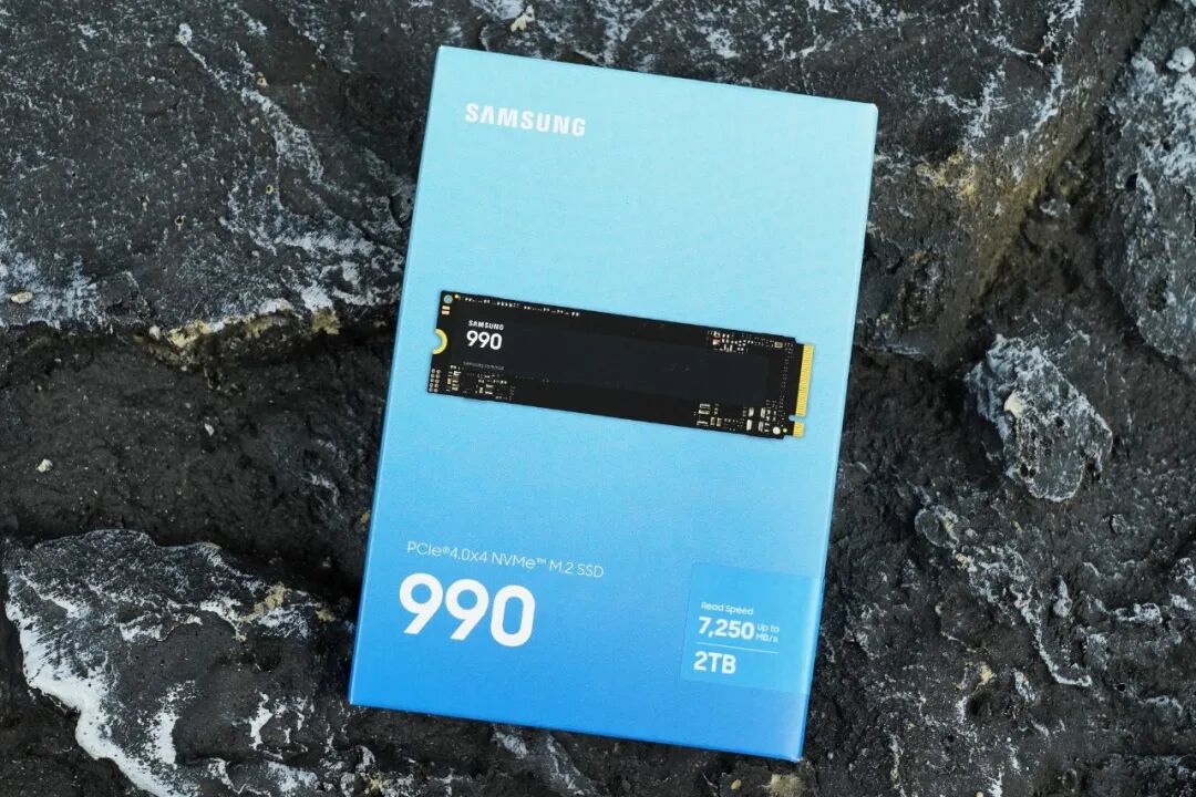 三星990固态硬盘评测 低功耗不发烫 PCIe4.0高效能之作