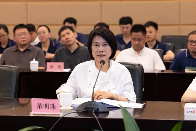(图为格力电器董事长董明珠参加鉴定会)