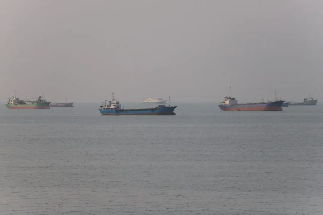Vessels in the Strait of Hormuz near the beach of Bandar Abbas
