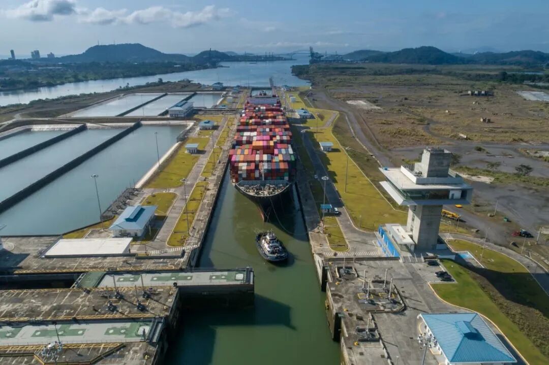 An aerial view of a containership in the Panama Canal's neopanamax locks
