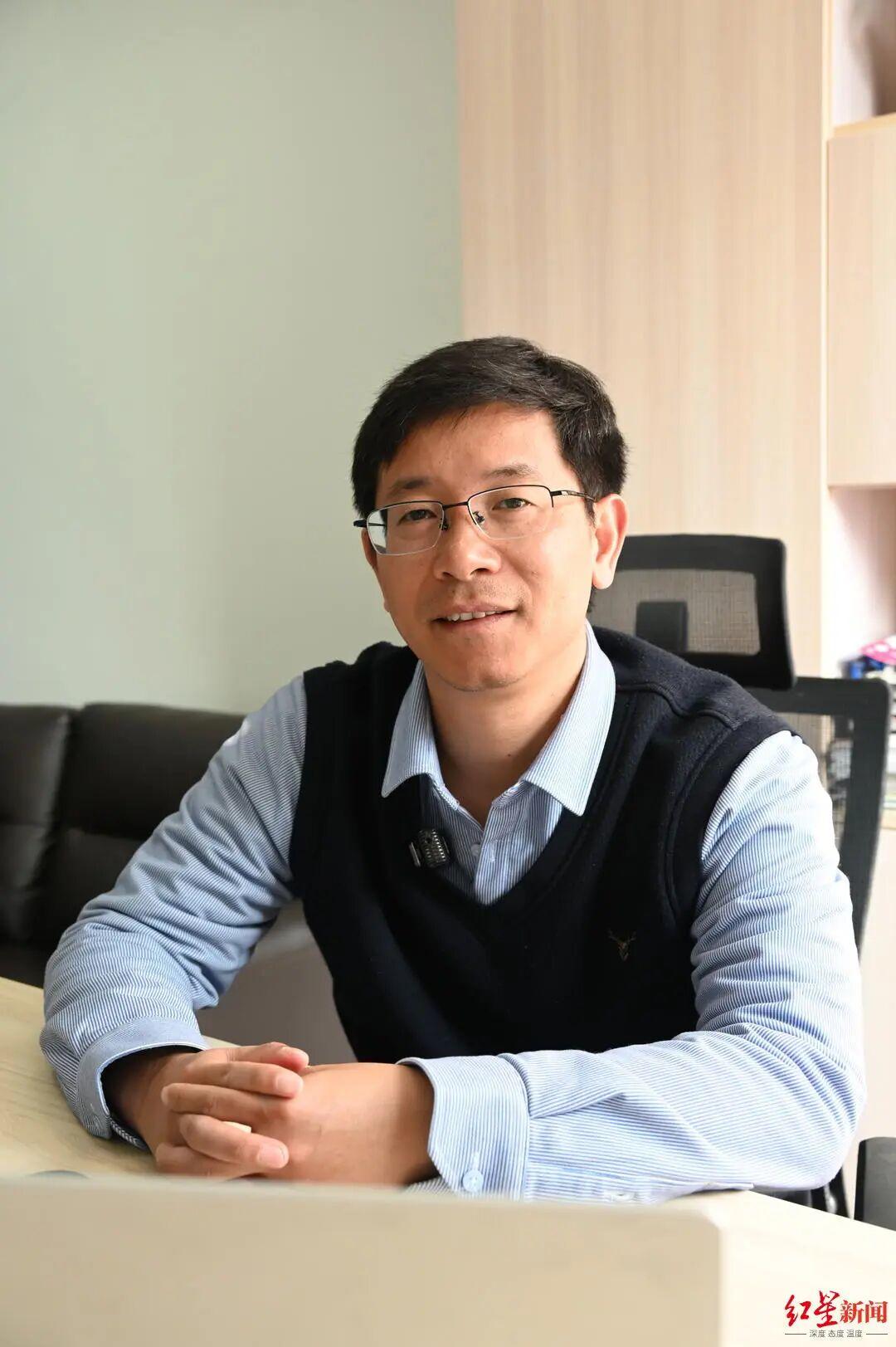 曾耿华
