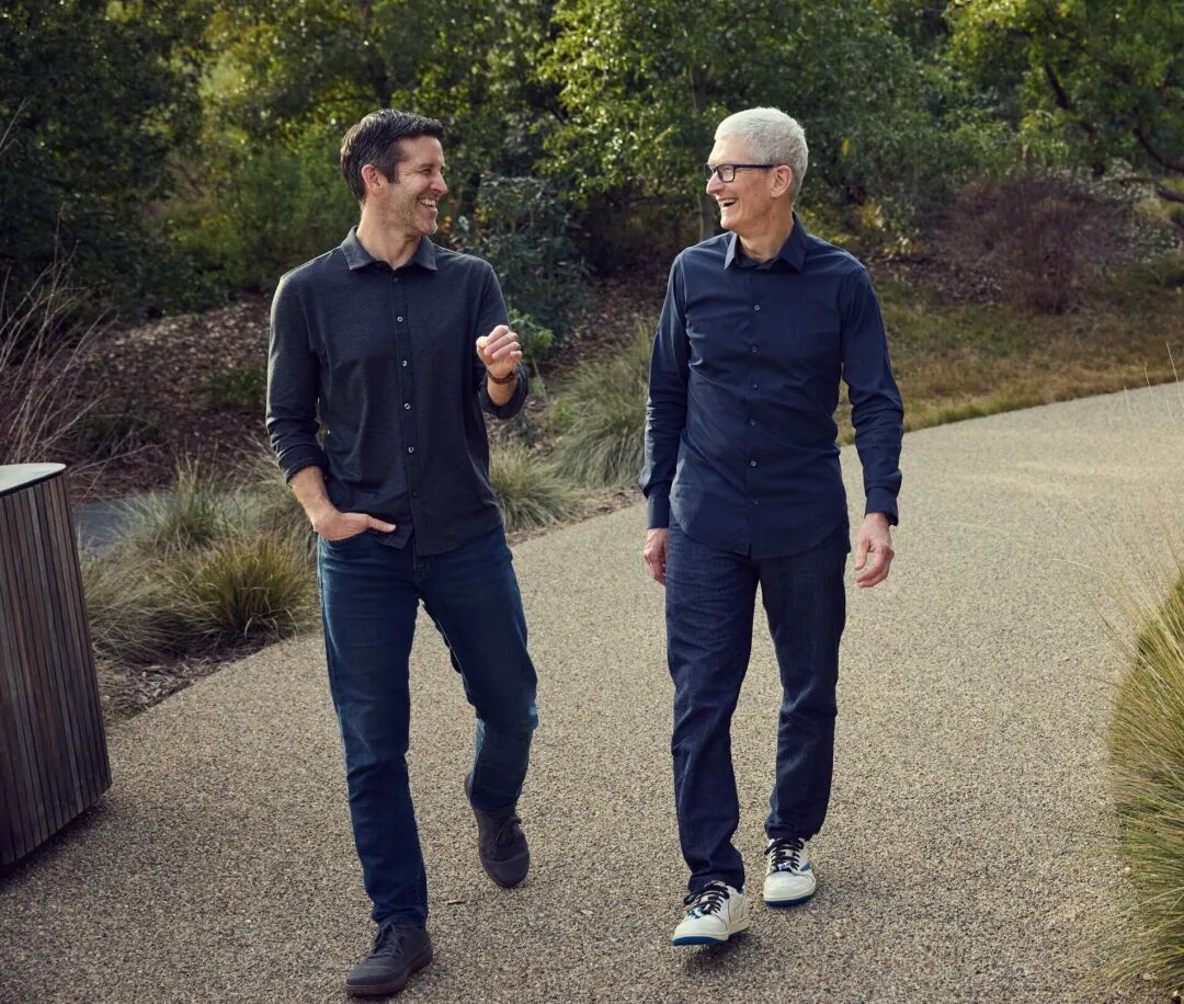 誰是Apple 下一任CEO John Ternus？Tim Cook 9 月卸任，見證蘋果權力交接！