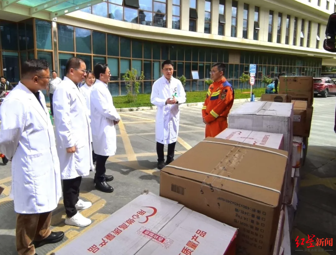 ▲四川大学华西第二医院调度救援物资