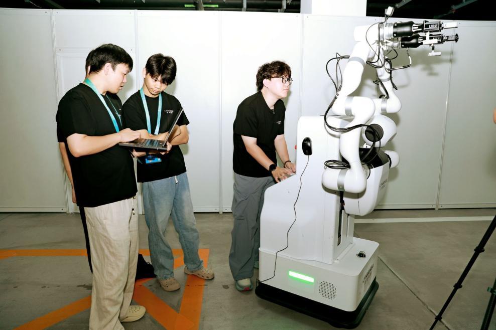 98年中科大博士段逸凡创立灵犀智涌 以“模型+Harness”架构打破工业具身“唯模型困局”