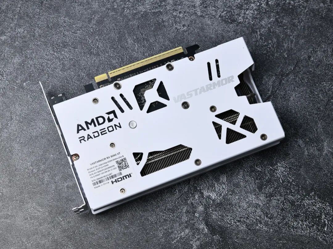 瀚铠RX 9060 XT 16G 白色合金V2显卡评测：16GB大显存 主流游戏新选择