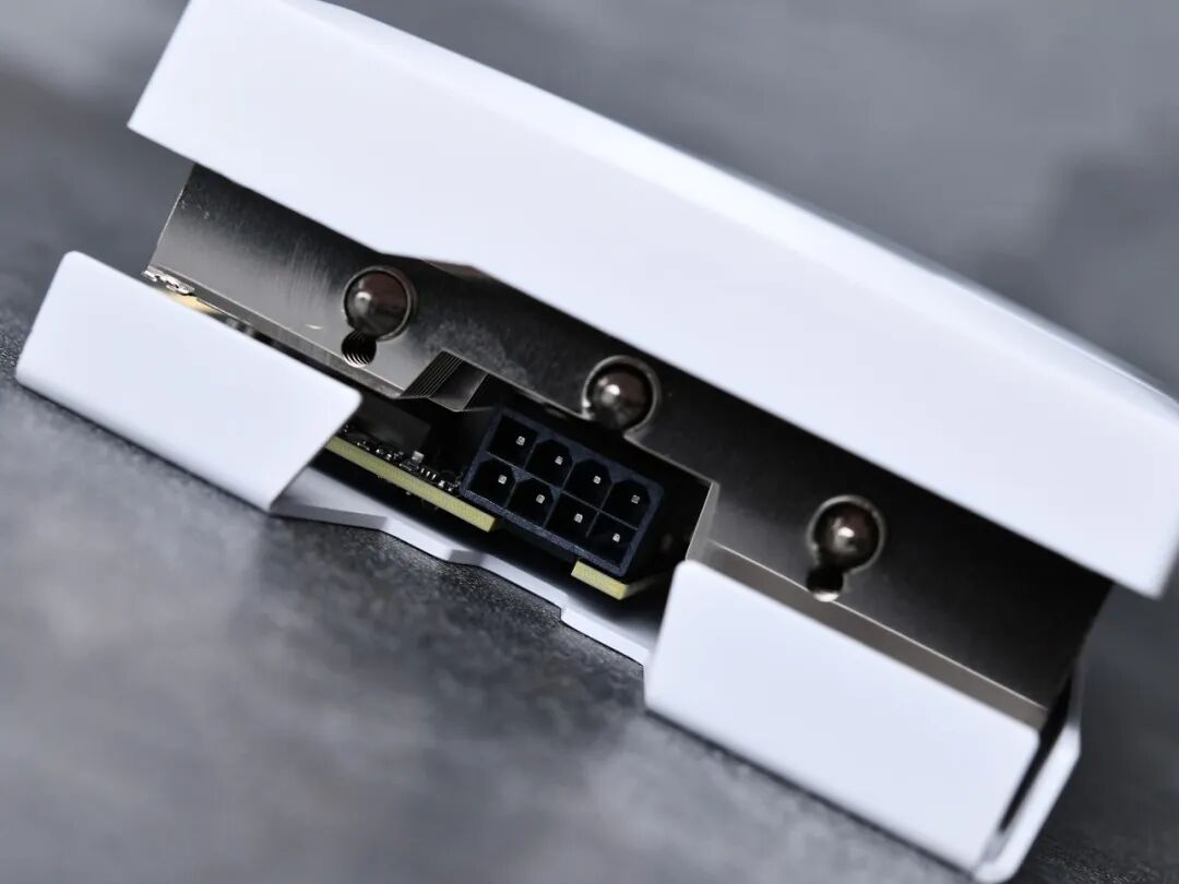 瀚铠RX 9060 XT 16G 白色合金V2显卡评测：16GB大显存 主流游戏新选择