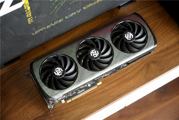 活泼涂鸦新潮流！索泰RTX 5060 XGAMING OC显卡图赏