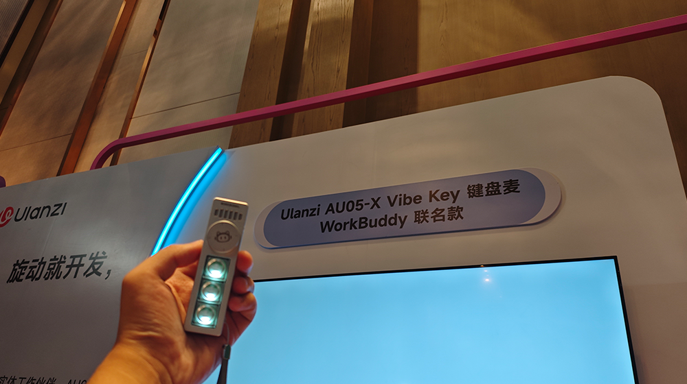 今天，按摩椅上也能用WorkBuddy了