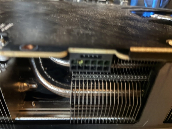 RTX 5090又烧了！DLSS 5测试功耗直飙613W：插头化到几乎拔不出