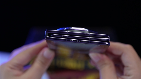 翼展三折眼界大开 华为Mate XT 2非凡大师快速上手