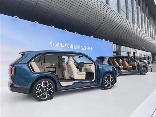 发布会现场展车；虎嗅拍摄