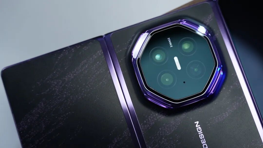 翼展三折眼界大开 华为Mate XT 2非凡大师快速上手