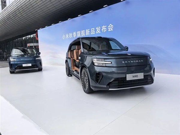 两款新车；虎嗅拍摄
