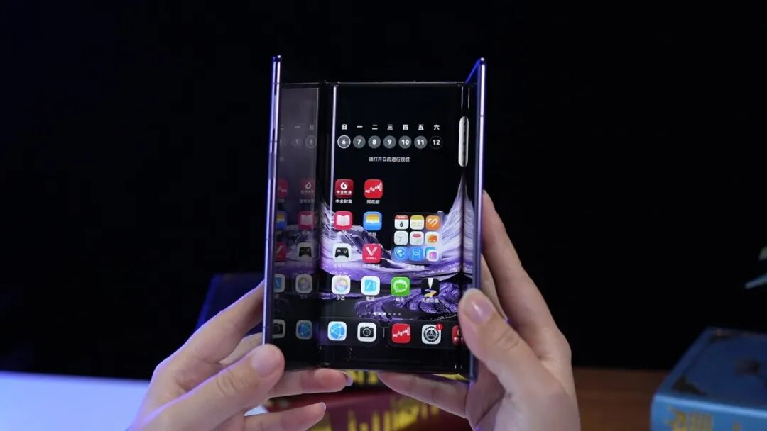 翼展三折眼界大开 华为Mate XT 2非凡大师快速上手