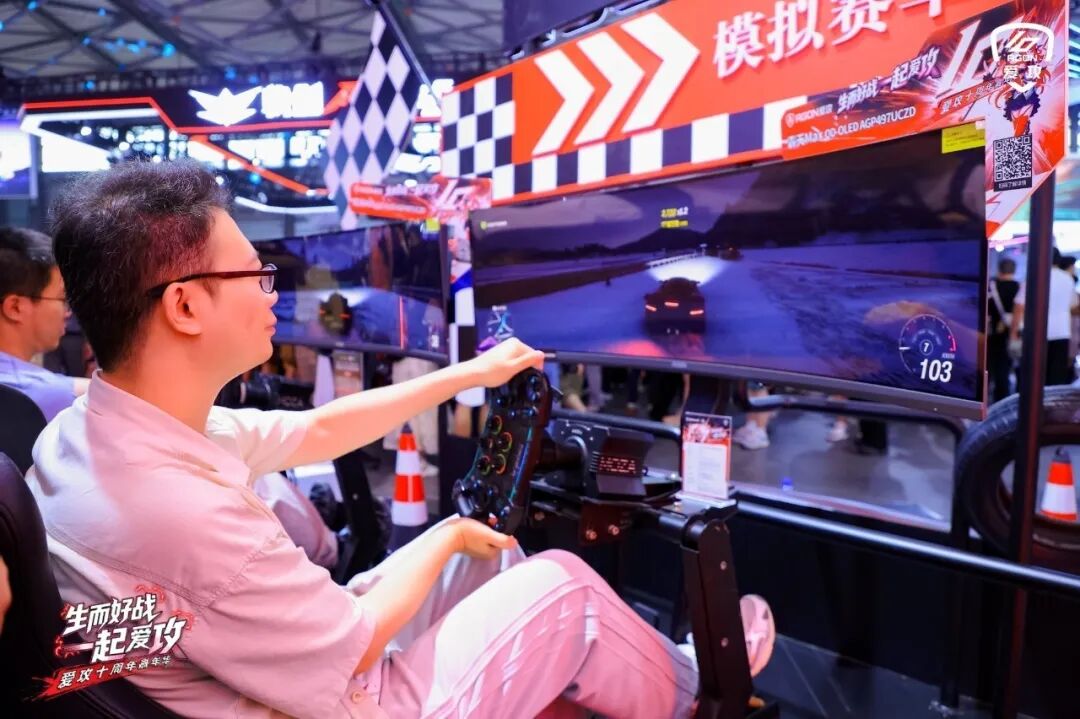 玩赛车游戏选什么电竞显示器最好？答案就是爱攻AGP497UCZD