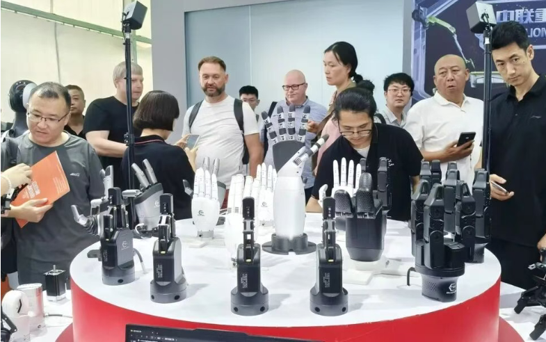 知行机器人.png