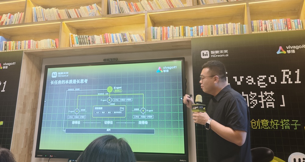 “无限时长”AI视频生成来了，我用vivago R1，做了个60秒的《华强买瓜》