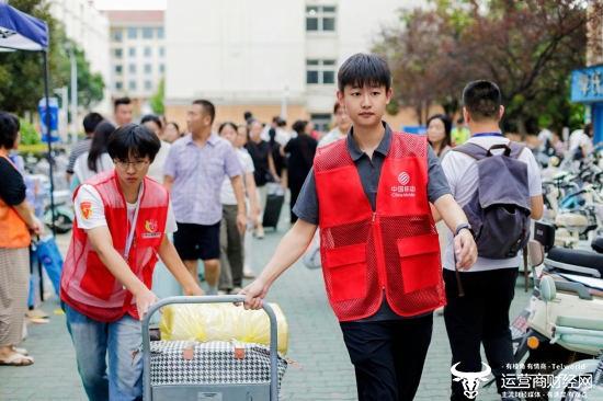 移动志愿者深入校园为新生提供一对一“心级”服务