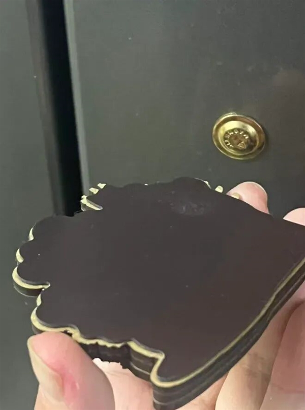 很多人冰箱上都有!一直这种贴 可能真的会伤冰箱