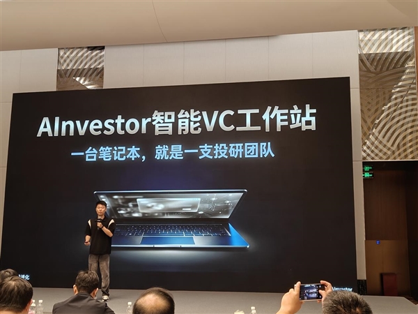 本地跑3000亿参数模型成真！AMD锐龙AI Max PRO 400新品首秀：智能体AI走进真实工作流