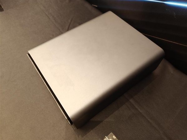 本地跑3000亿参数模型成真！AMD锐龙AI Max PRO 400新品首秀：智能体AI走进真实工作流